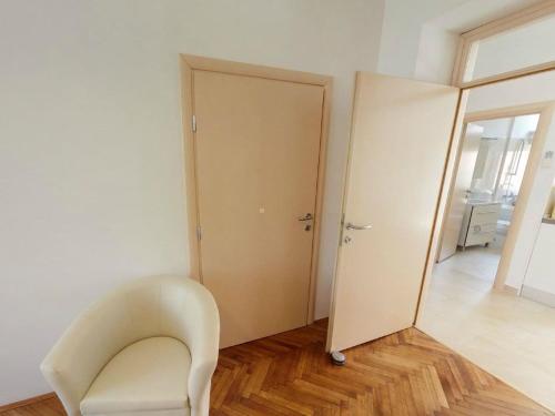 Apartment Mihe - Two-Bedroom Apartment with Balcony and Sea View