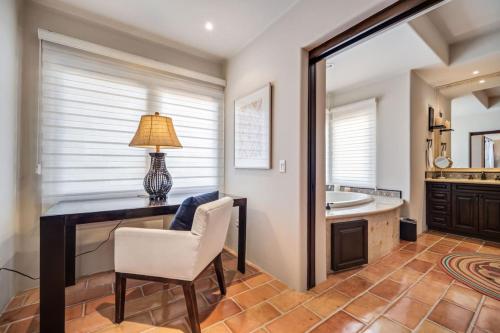4BD 2-level Penthouse 5-Star Beachfront Paradise. - image 2