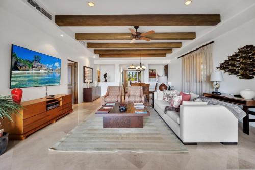 1 BD 5-Star Beachfront Paradise - image 5
