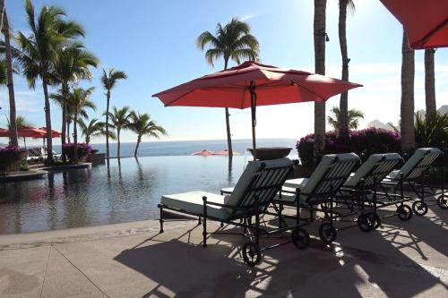2 BD 5-Star Beachfront Paradise - image 4