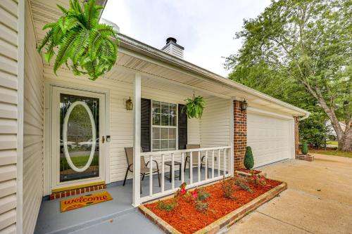 Mabelvale Home with Grill 12 Mi to Little Rock! in Mabelvale, USA