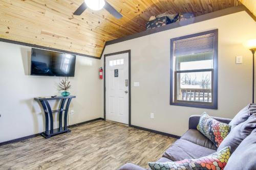 Newport Cabin Near Great Smoky Mtns Natl Park! in Newport, USA
