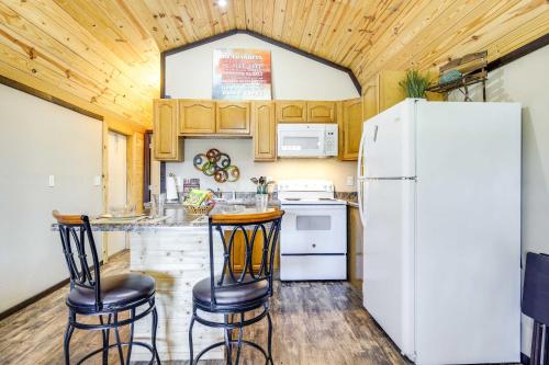 Newport Cabin Near Great Smoky Mtns Natl Park! in Newport, USA