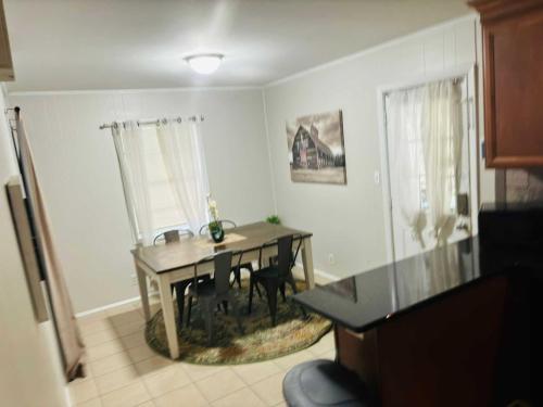 The Highland Hideaway 5 Min to Five Points - image 12