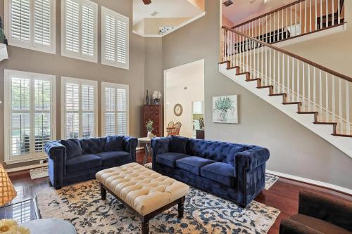 Elegant & Luxurious 4BD Living w Pool Patio BBQ in พลาโน (TX)