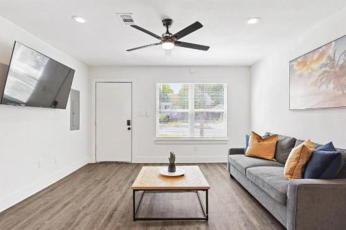 Heart of Dallas 2-BD Yard in Bishop Arts in Dallas, USA