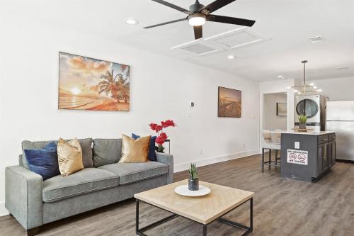 Heart of Dallas 2-BD Yard in Bishop Arts in Dallas, USA