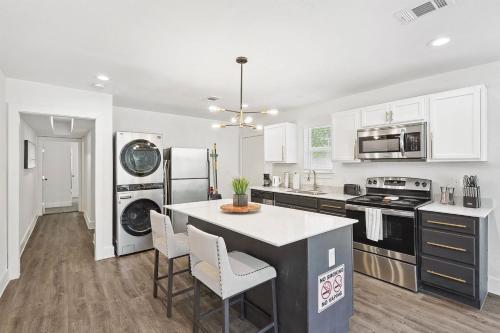 Best of Bishop Arts 4BD Yard Style & Comfort in Dallas, USA
