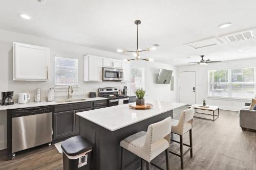 Best of Bishop Arts 4BD Yard Style & Comfort in Dallas, USA