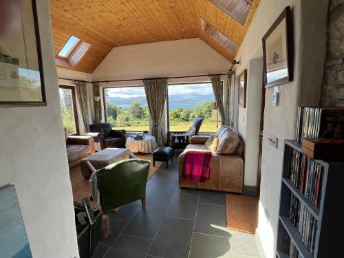Canfee Cottage in Tuosist