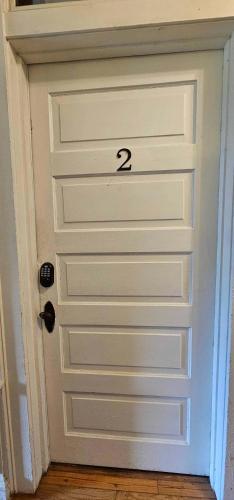 Mins from Downtown & Dining, Dauphin Darling 2 in Waterfront/beach