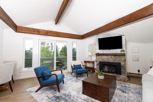 Newly Renovated Trailside Perch on Bromley Mountain in Peru, USA
