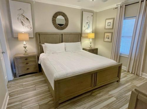 Pavilion Palms 104C by Newman-Dailey
