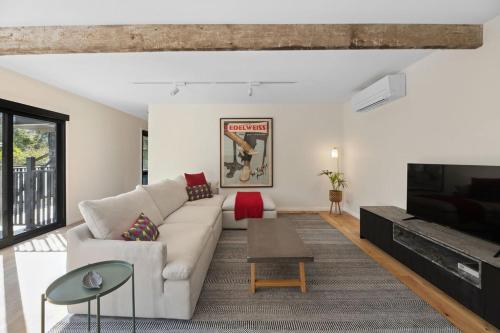 . Warburton Stays Station Hideaway