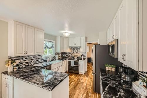 Longmont Gem Pet & Family Friendly Home Office 30 Day in Longmont, USA