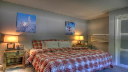 The Suites & Next Door Studio - 3 Room Condo, Sleeps 10, Bus Route in Killington, USA