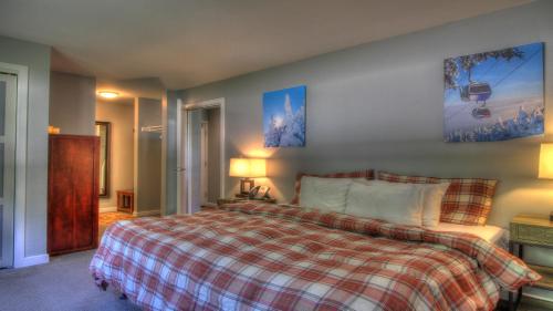 The Suites & Next Door Studio - 3 Room Condo, Sleeps 10, Bus Route in Killington, USA
