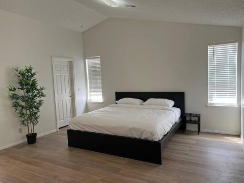 Extended Stay 3 or 4 Beds Cozy Smart Home Living, Las Vegas
