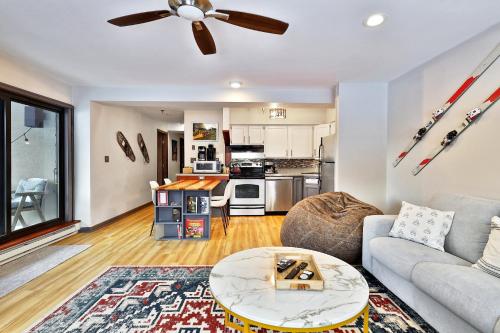 Mountain Views at Mt Green 2BR-2BA, Shuttle, Discounted Lifts, Pool, Hot Tub and More!, Killington (Foto 8)