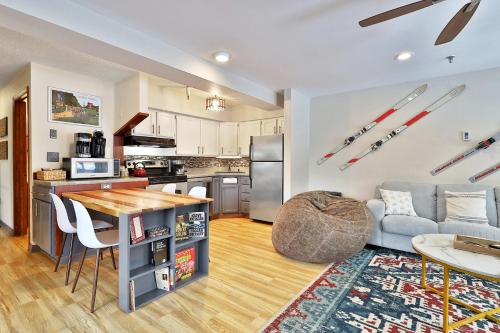 Mountain Views at Mt Green 2BR-2BA, Shuttle, Discounted Lifts, Pool, Hot Tub and More!, Killington (Foto 11)