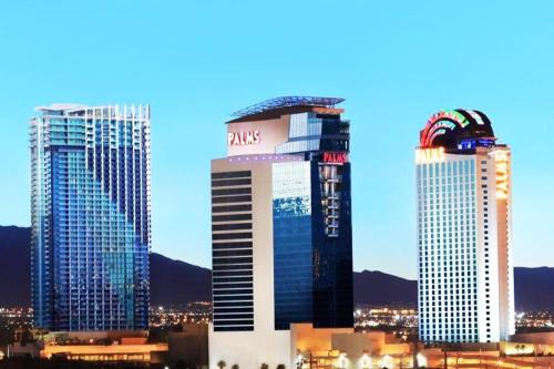 Best Strip City Views Balcony Suite No Resort Fee, Las Vegas (photo 7)