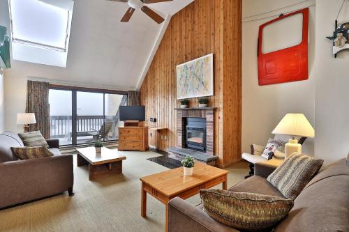 Loft, Top-Floor Mountain View 2BR-2BA at Mountain Green, Discounted Lift Tickets! in Killington, USA