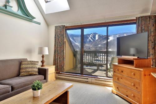 Loft, Top-Floor Mountain View 2BR-2BA at Mountain Green, Pool, Hot Tub, Shuttle, Killington (photo 4)