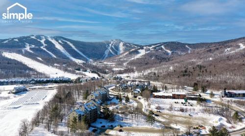 Loft, Top-Floor Mountain View 2BR-2BA at Mountain Green, Pool, Hot Tub, Shuttle, Killington (photo 5)