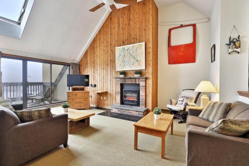 Loft, Top-Floor Mountain View 2BR-2BA at Mountain Green, Pool, Hot Tub, Shuttle, Killington (photo 8)