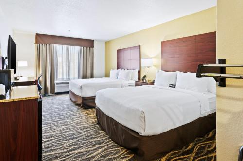 Queen Room with Two Queen Beds - Disability Access