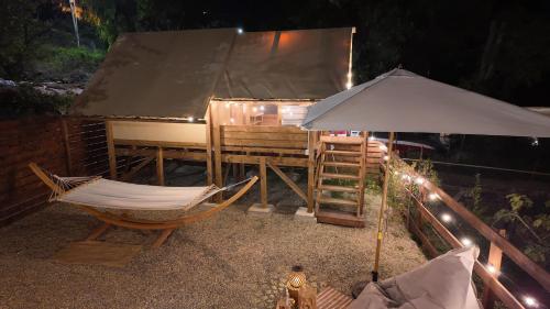 A szálláshely kívülről, Twiga tenda su palafitta in Porto Maurizio