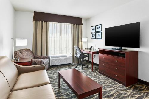 1 king bed, 1 sofa bed