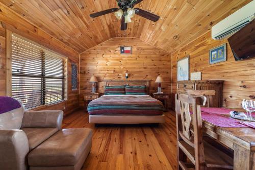 Enchanted Rockview Cabins in Crabapple, USA