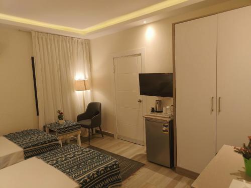 Maria Pyramids House