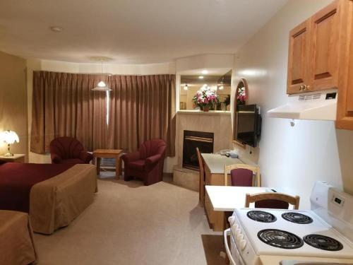 Deluxe Double Room (2 Adults + 1 Child)