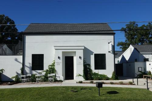 Whitetail Court Hotel in Fredericksburg, USA