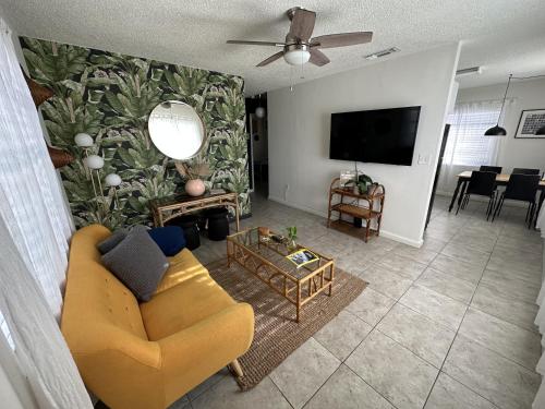 Miamis Cozy Tropical Getaway in Miami, USA