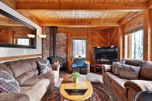 Killington Cabin - Right Unit - Sleeps 10 in 4 BR, 2 BA Cozy Escape in Killington, USA