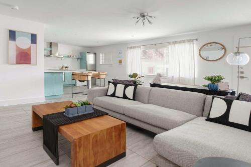 Chic Clarksville 2BR Condo Near Downtown Austin in Austin, USA