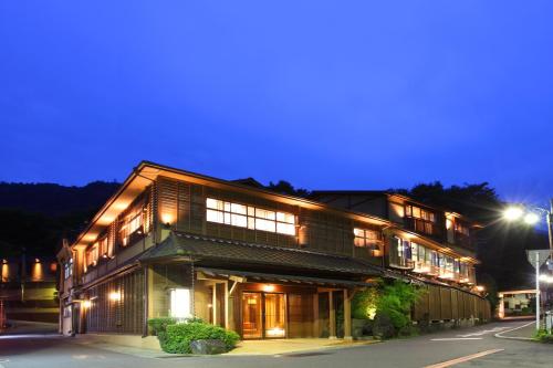 Hakone Onsen Ryokan Yaeikan - Accommodation - Hakone