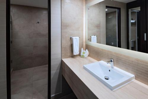 598237880 Holiday Inn Guatemala by IHG
