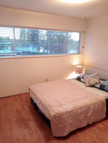 Year End Sale- Cheap & Deluxe Room Near Surrey Mall in Surrey, Canada
