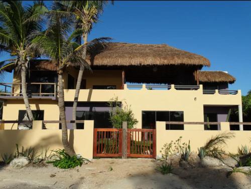 Oceanside Retreat, Pool, Beach Access, Sleeps 6 in Tulum, Mexico