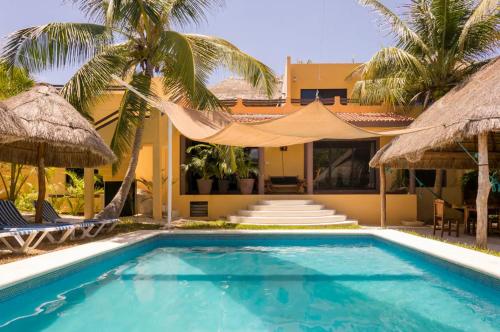 Oceanside Retreat, Pool, Beach Access, Sleeps 6 in Tulum, Mexico