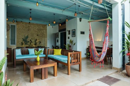 Double Room with Pool View image 1