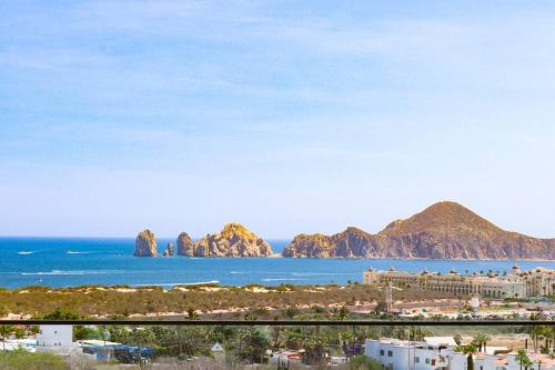 Private rooftop with an ocean-view condominium in El Pueblito, Mexico