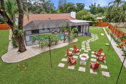 Backyard Games, Fire Pit, Heated Pool, Near Beach in Palm Harbor