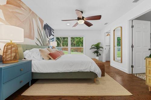 Backyard Games, Fire Pit, Heated Pool, Near Beach in Palm Harbor