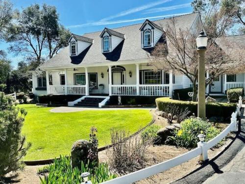 Pinkies Place-Hot Tub-Sleeps 11-Pet Friendly