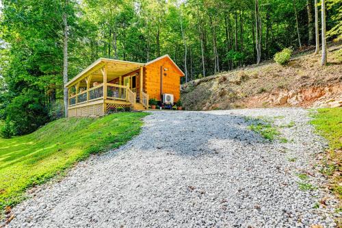 Private and Peaceful Franklin Hideaway Fish and Hike! in Franklin, USA